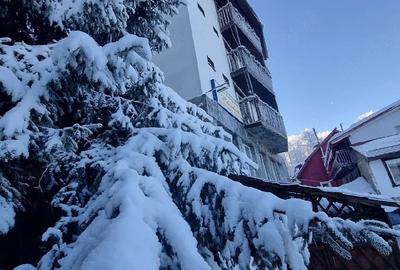 Casă cu 15 camere cu Teren 105 Mp în Central - 1