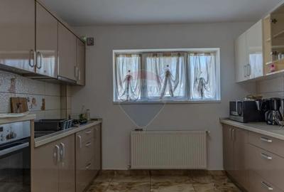 Casă cu 10 camere cu Teren 1074 Mp în Moieciu - 4