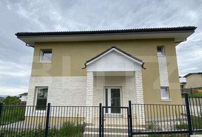 Casă cu 4 camere cu Teren 438 Mp în Someșeni