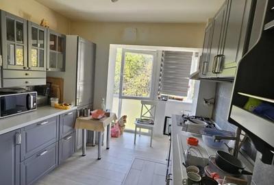 Apartament cu 3 camere semidecomandat în Central