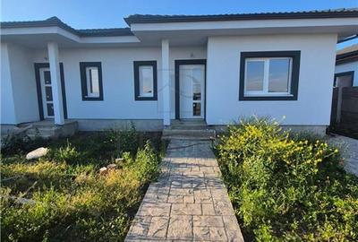 Duplex cu 3 camere cu Canalizare în Moșnița Nouă - 1