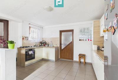 Casa cu 4 camere, curte ?i atelier mecanic - Sebe? - 9