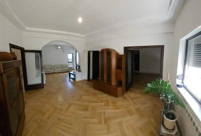 Apartament cu 4 camere decomandat, mobilat în Moșilor