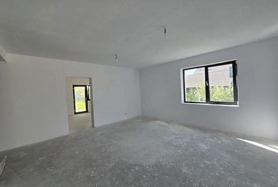 Casă cu 6 camere cu Teren 500 Mp în Spătaru - 2