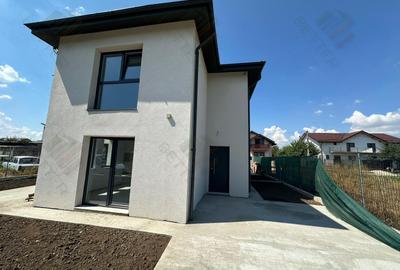 Duplex Modern P+1E de Vânzare | 4 Camere, 2 Băi | Teren 220 mp