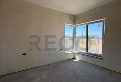 Casă cu 4 camere cu Teren 500 Mp în Sântandrei