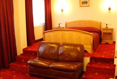 Super proprietate, :  hotel de 4 stele , 19 camere la cheie, teren 6200 mp - 6