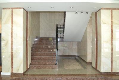 Clădire multifuncțională de vânzare – locație centrală, finisaje premium - 11