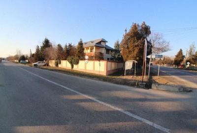 Casă cu 3 camere cu Teren 1566 Mp în Central - 1