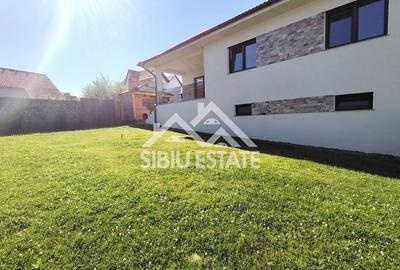 Casa cu garaj, pivnita, curte mare - 2