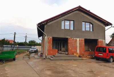 Casă individuală cu 5 camere în Biharia