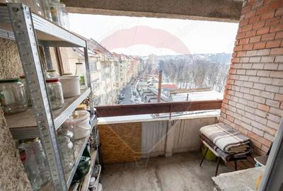 Apartament cu 4 camere decomandat în Ultracentral