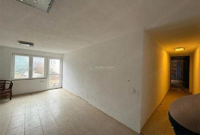 Bocsa Romana, Casa 8 Incaperi, Strada Principala. - 4