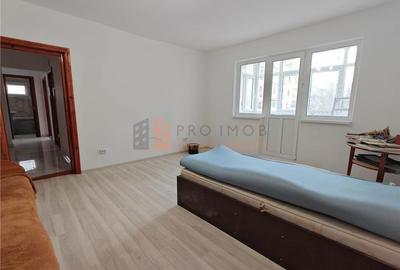Apartament cu 3 camere semidecomandat, mobilat în Micro 3 - 2