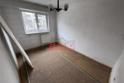 Apartament cu 3 camere semidecomandat în Central - 6