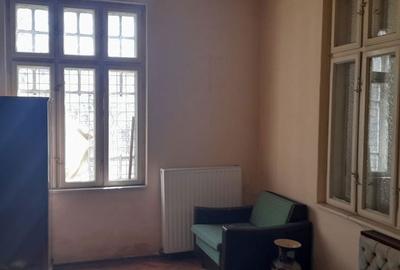 Casă cu 6 camere cu Teren 394 Mp în Central - 4