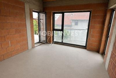 Casă cu 4 camere cu Teren 400 Mp în Central - 1