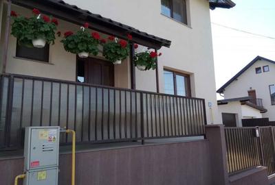 Casă cu 4 camere decomandat în Sfântu Ilie