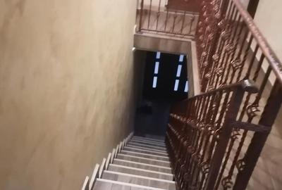 Casă cu 6 camere în Central