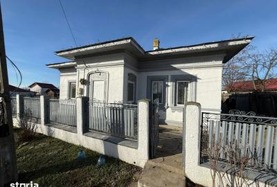 Casă cu 3 camere cu Teren 900 Mp în Central - 1