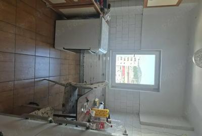 Apartament cu 4 camere decomandat în Victoriei - 1