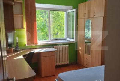 Apartament cu 3 camere decomandat în Nicolina