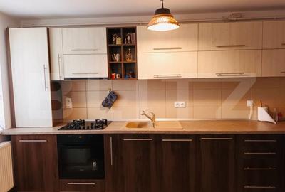 Apartament decomandat cu 3 camere, 75 mp, in zona Coresi Mall
