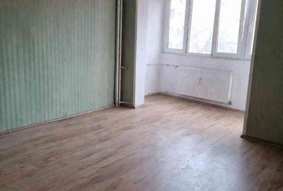 Apartament cu 3 camere decomandat în Dacia