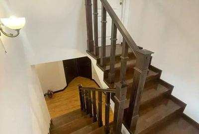 Casă cu 6 camere cu Teren 3172 Mp în Cobia - 1