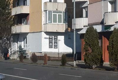 Spațiu comercial, de 60 mp, în Semicentral - 8