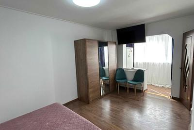 Garsonieră decomandată în Tractorul