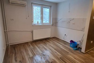 Garsonieră decomandată în Rogerius