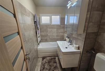 Apartament cu 2 camere semidecomandat în Micro I