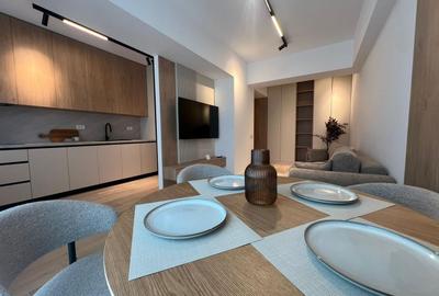 Apartament cu 2 camere semidecomandat, mobilat în Central