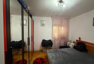 Apartament cu 2 camere transformat in 3,etaj 3, zona Ulpia - 10