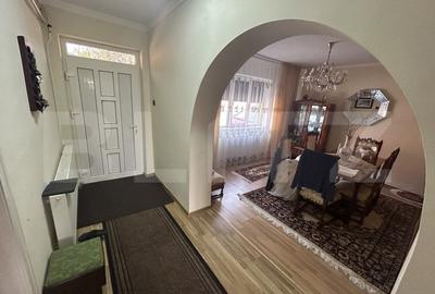 Casa cu 4 camere zona Rogerius