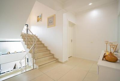 Casă individuală cu 8 camere cu Canalizare în Central - 29