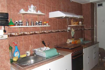 Casă cu 8 camere cu Teren 2000 Mp în Coțofenești - 2