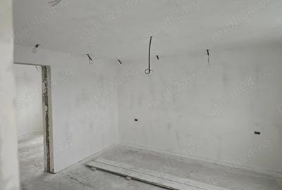 Casă cu 5 camere cu Teren 300 Mp în Săveni - 1