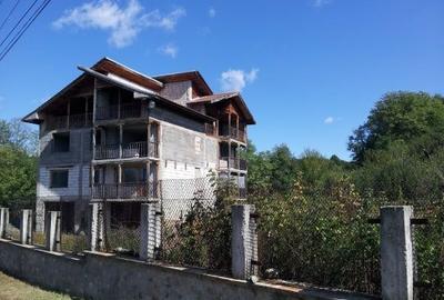 Casă cu 4 camere în Petros - 2