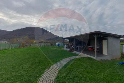 Casă cu 6 camere cu Teren 1359 Mp în Est - 13