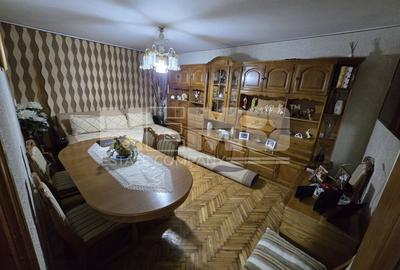 Apartament cu 3 camere decomandat, mobilat în Central