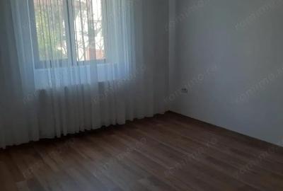 Casă cu 4 camere cu Canalizare în Central - 6