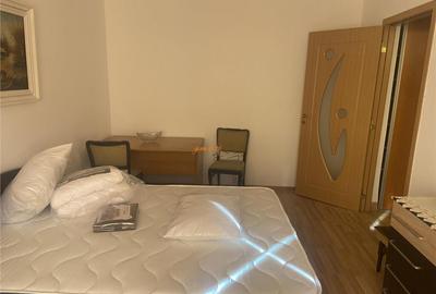 Garsoniera , zona B-dul Independentei , et 2 , 32 mp , decom - 11