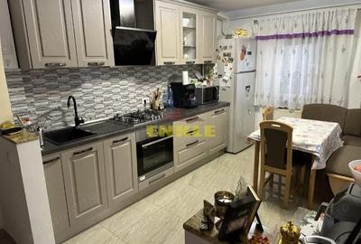 De vanzare apartament cu 3 camere, zona Mall. - 8