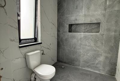 Casă individuală cu 4 camere cu Teren 240 Mp în Costi - 7