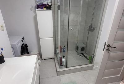 Apartament 5 camere,suprafata mare, curte, bloc 2006 - 4 nivele, Decebal, metrou - 14