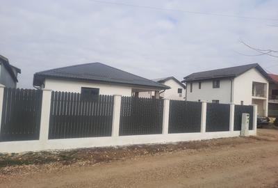 Casă cu 3 camere în Domnești