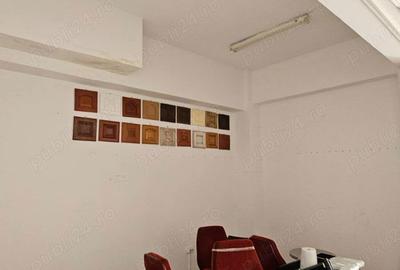 Spațiu comercial, de 60 mp, în Central - 4