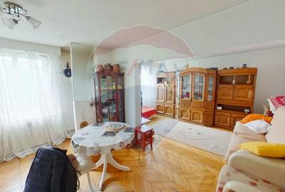 Apartament cu 3 camere de vanzare Str. 1 Mai - 1